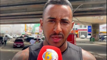 Primo de vítima de atropelamento faz protesto pedindo justiça