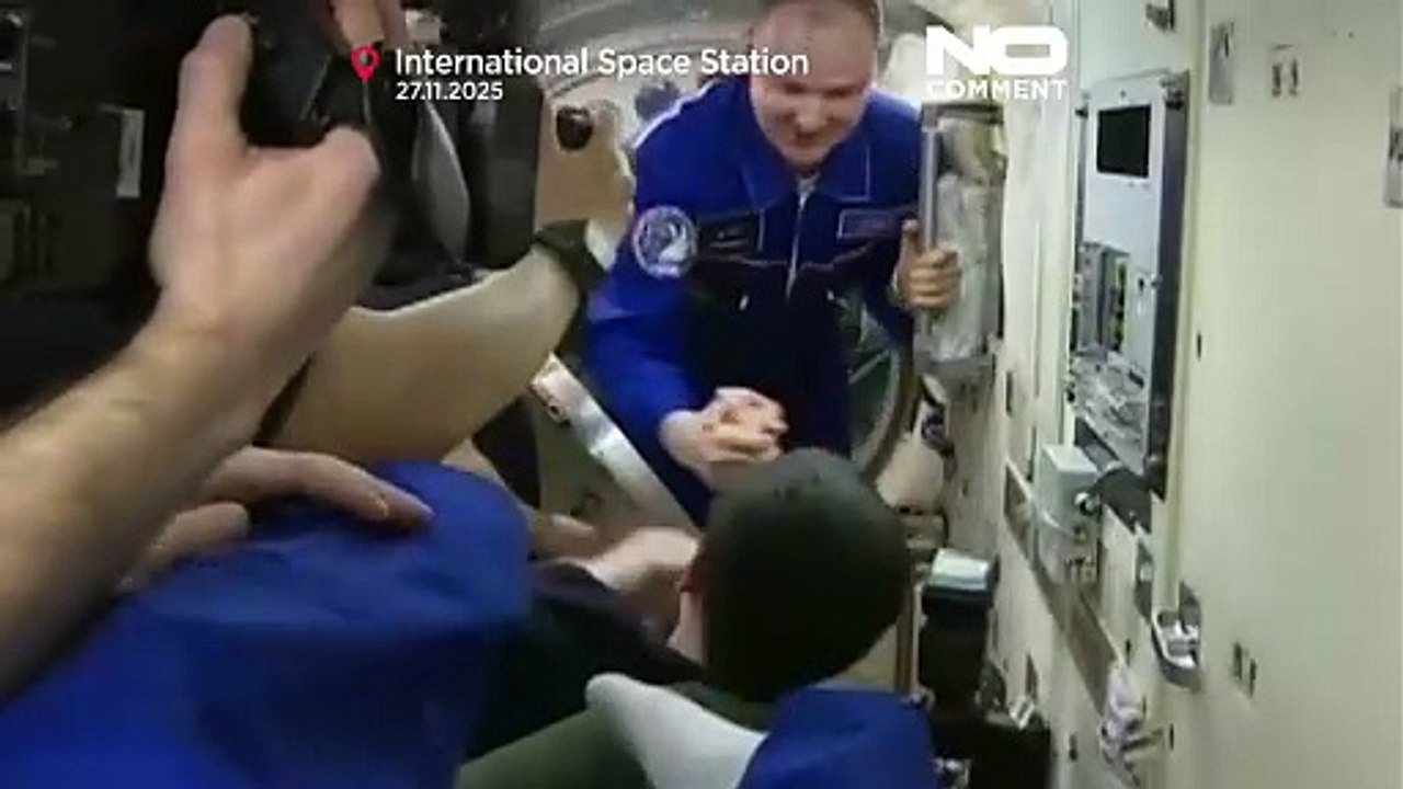 Экипаж США и России успешно пристыковался к МКС...