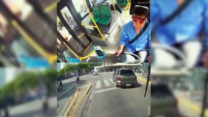 Así fue el momento donde el colectivo atropelló a la señora en Avenida Corrientes