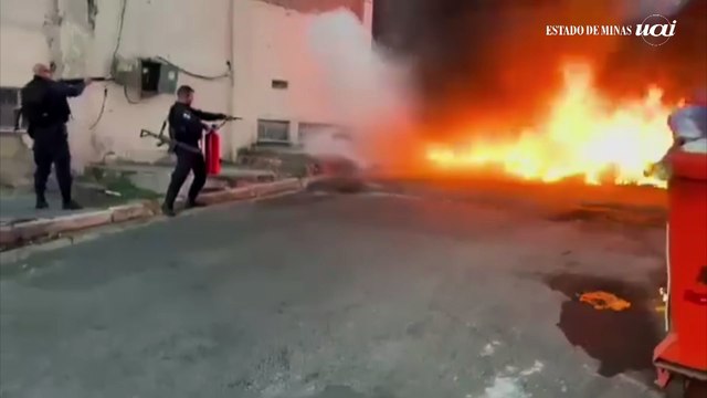 Fogo das barricadas chama atenção depois da Operação Barricada Zero na Cidade Alta, na Zona Norte do Rio