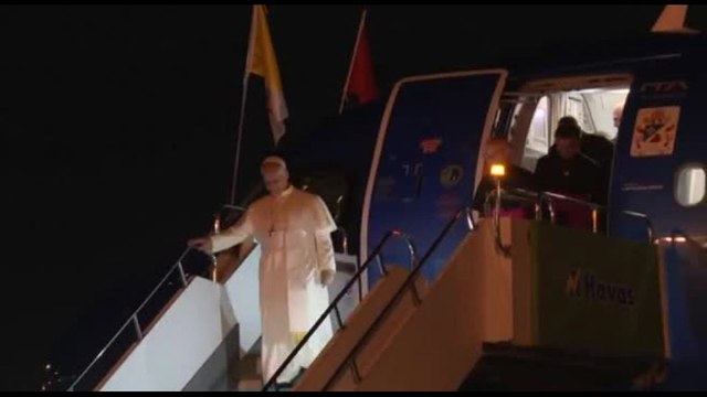 Papa in Turchia, lascia Ankara per raggiungere Istanbul