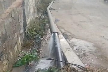 जलदाय विभाग की मनमानी चरम पर,  टूटी पाइपलाइन ग्रामीण ग्रामीणों को नहीं​ मिल रहा पानी..... देखें वीडियो