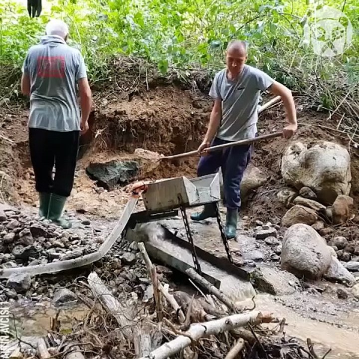 Gold Panning   Prospecting in a river bed