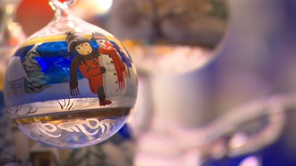 Le luci dell?albero si illuminano: al via il Mercatino di Natale