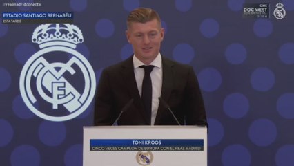 El guiño de Kroos con Xabi Alonso antes de su discurso