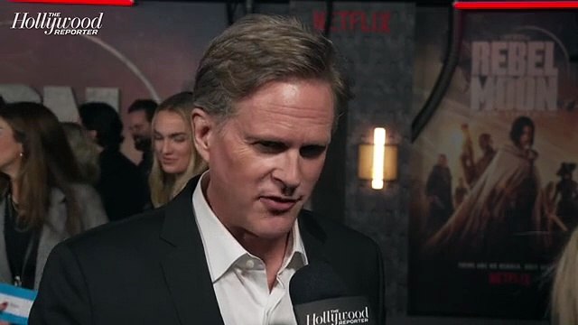 Cary Elwes Raves About Working With Director Zack Snyder at the 'Rebel Moon' Premiere | THR Video