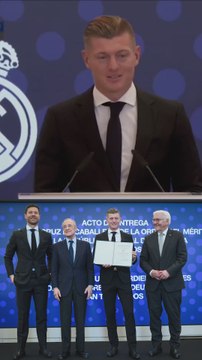 Eso es tener don de gentes: el detallazo de Kroos con Xabi Alonso en su discurso