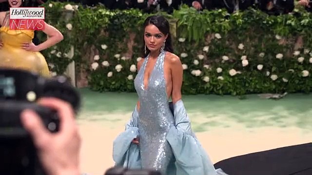 Disney Releases Official 'Snow White' Trailer Starring Rachel Zegler and Gal Gadot | THR News Video