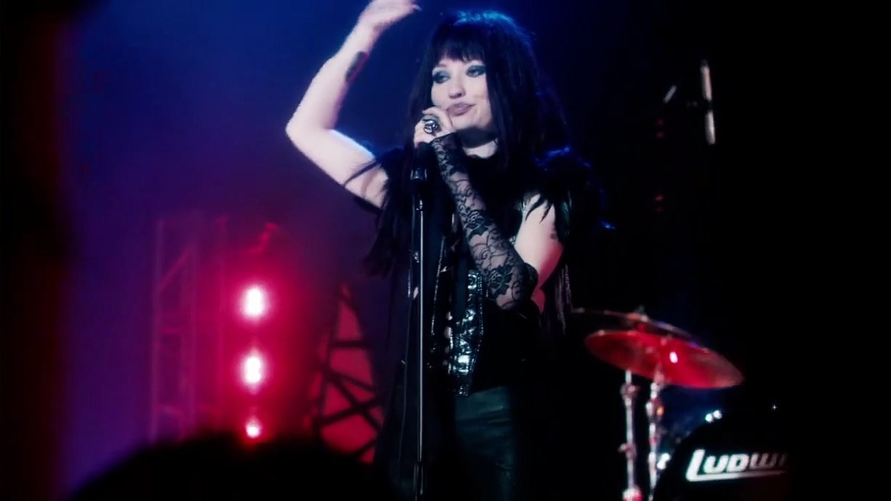 A young rocker struggles to write music while juggling a husband, two kids, and a mysterious new guitarist who will stop at nothing HD ( Drama, Music, Thriller )