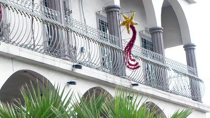 Comienza la decoración navideña en presidencia municipal de Frontera
