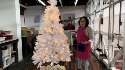 mqn-El árbol navideño que nació del duelo y hoy brilla con amor-271125