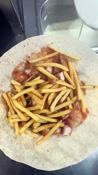 French Tacos Viande Tenders Sauce Katchup & Gruyère. #BR3 #tacos #FrenchTacos #eating #halal