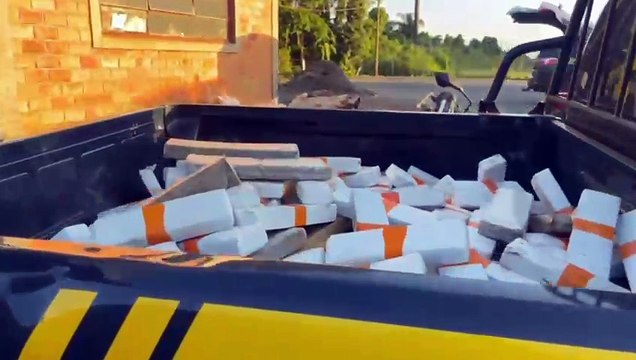 PRF apreende quase 900 quilos de maconha escondidos em pneus de carreta na BR-277, em Guarapuava