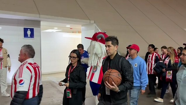 Ambiente espectacular previo al Chivas vs. Cruz Azul de la ida de los cuartos de final