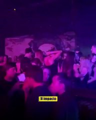 El video a los besos de Evangelina Anderson e Ian Lucas en un boliche