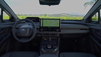Der neue Toyota bZ4X - Innenraum mit neuer Armaturentafel