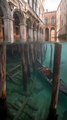 Venecia tiene unos 1600 años de arquitectura única sobre pilotes.💎