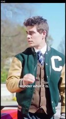 How To Kiss a Vampire - ReelShort