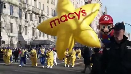 Macy's Hálaadásnapi felvonulás: Buzz Lightyear és Pac-Man a hideg New York fölött lebegnek