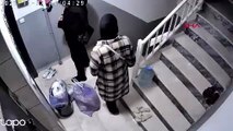 Daire kapısını yoklayan kadınlara kameradan seslendi: 'Kime baktınız, sizi görüyorum'