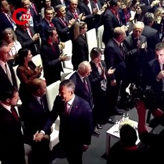 CHP lideri Özgür Özel, partisinin 39. Olağan Şimdi İktidar Zamanı Kurultayı'nın düzenlendiği salona giriş yaptı