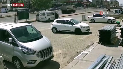 Kayseri'de hızla giden otomobil kamyona çarptı