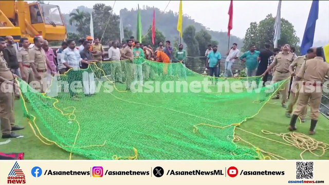 താഴെ എത്തിയ പെൺകുട്ടി സുരക്ഷിത; അടുത്ത ആളെ ഇറക്കാനുള്ള ശ്രമം തുടരുന്നു