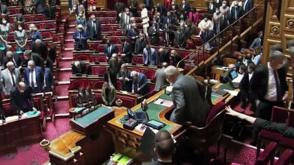La bande-annonce du numéro de "Complément d'enquête" consacré au Sénat, diffusé le 19 juin 2025, et épinglé par l'Arcom