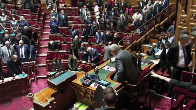 La bande-annonce du numéro de Complément d'enquête consacré au Sénat, diffusé le 19 juin 2025, et épinglé par l'Arcom