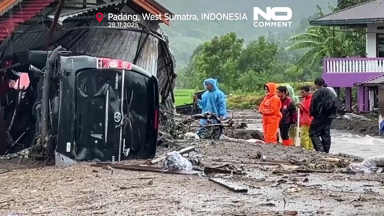 Luftbilder zeigen Verwüstung nach Sturzfluten und Erdrutschen in Indonesien