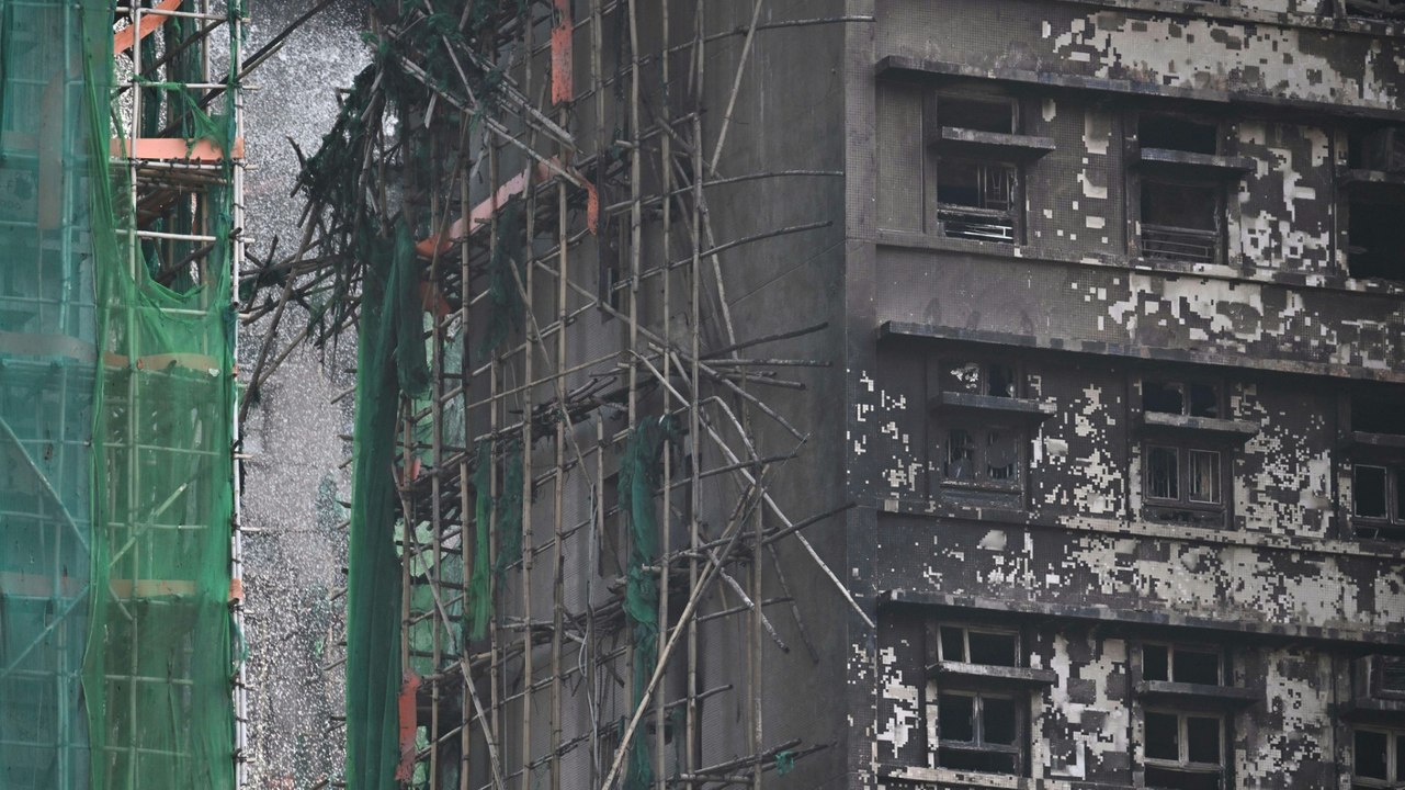 Opferzahlen nach Großbrand in Hongkong steigen weiter, Brandmelder versagten