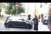 Una monja sorprendió al ponerse a dirigir el tránsito en una de las zonas más céntricas de Roma