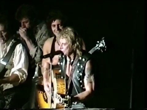 1995 – Johnny Hallyday – Santa Lucia / Whole Lotta Shakin’ Goin’ On (Impro – Amateur – Arènes de Nîmes, 29 Novembre)