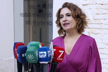 Montero asegura que el Gobierno y el PSOE "no se van a dejar chantajear por nadie"