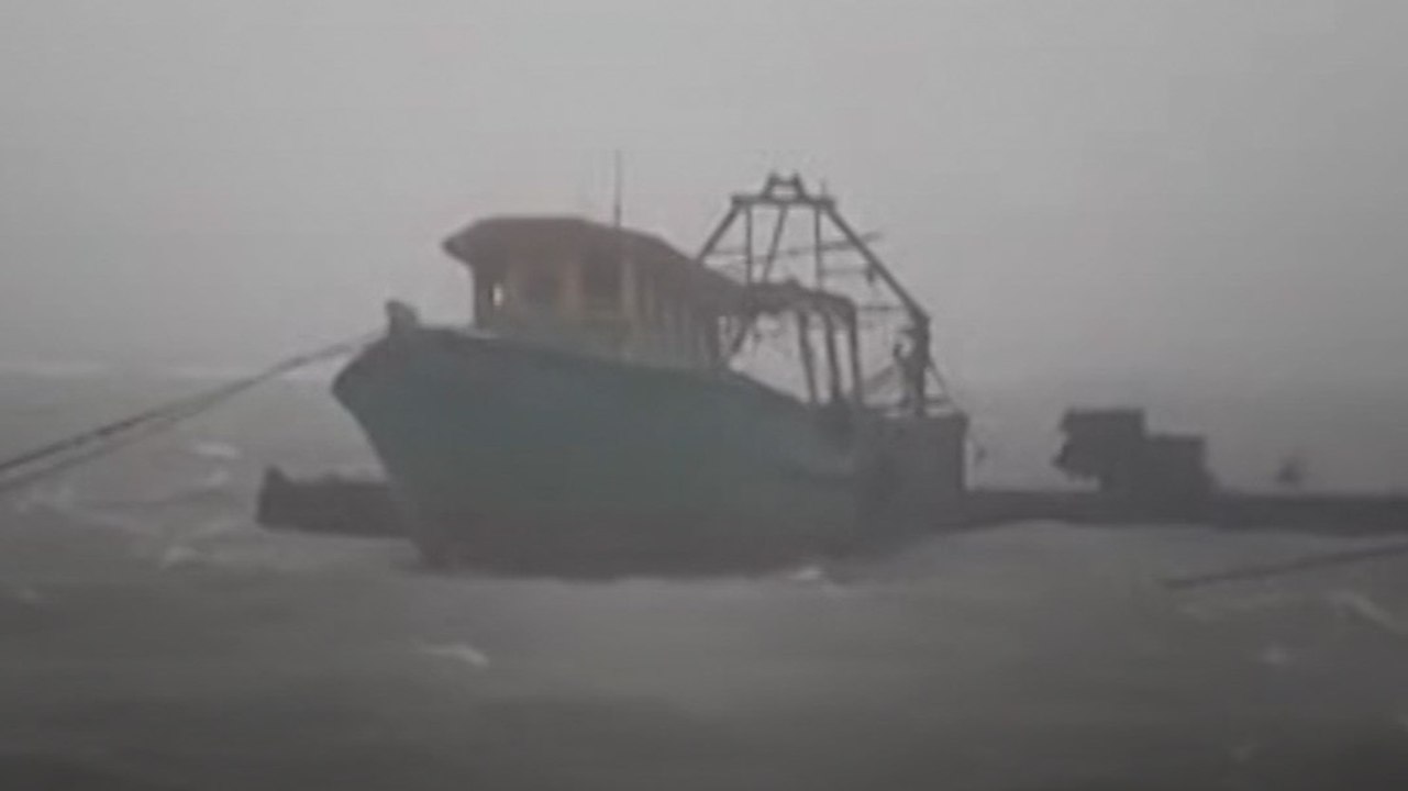 रफ्तार पकड़ रहा Cyclonic Ditwah