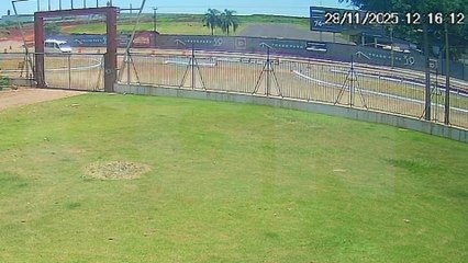 Carro e caminhão se envolvem em colisão frontal na BR-369, em Cascavel