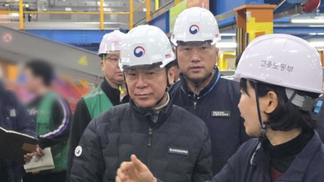 노동부 장관, 쿠팡물류센터 야간노동 불시 점검... 해 지면 쉬어야 / YTN