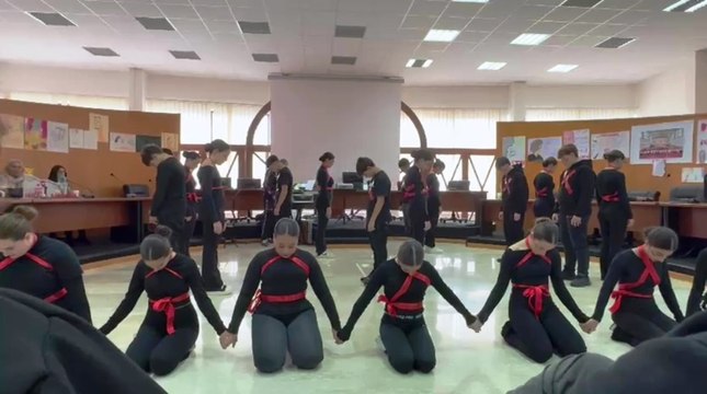 Carinaro (CE) - Arte e impegno degli studenti per la Giornata contro la violenza sulle donne (27.11.25)