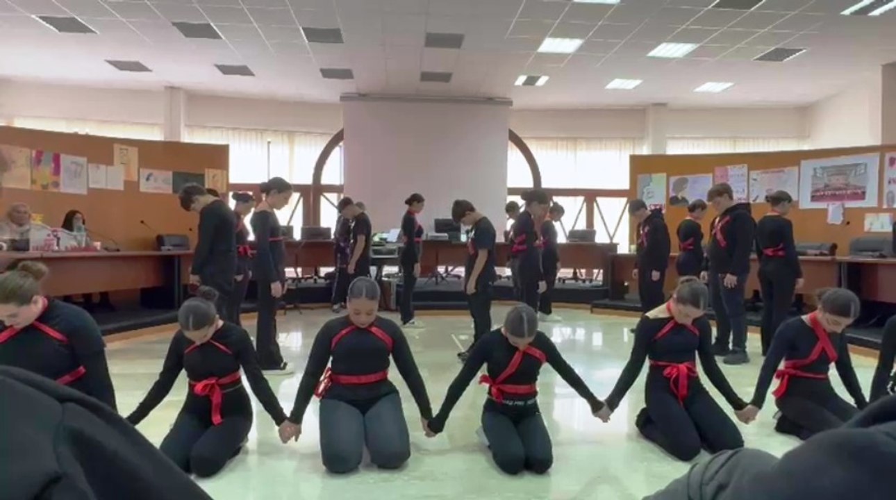 Carinaro (CE) - Arte e impegno degli studenti per la Giornata contro la violenza sulle donne (27.11.25)