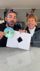 COMMENT FAIRE PASSER LE CD DANS LE TROU DE LA FEUILLE 🤯 #arnopadawan #enigme #defi #challenge