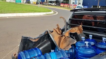 Fiat Strada é arrastada por caminhão na BR-277, em Cascavel