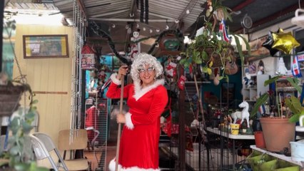 mqn-La Señora Claus que cambió un cantón entero con su manera de regalar alegría-281125