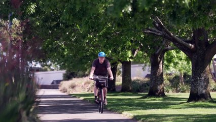 Tasmanian hospital staff say government ramping rules threaten patient safety, paramedics disagree