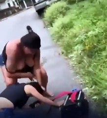 VÍDEO: Mãe se revolta com mulher que ofendeu o filho na escola e ‘parte pra briga’