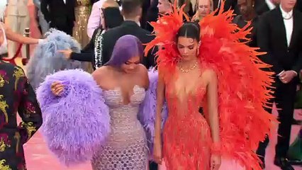 Kylie Jenner Exposes Kendall Jenner After Fans Mock Her Feet