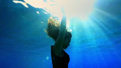 Ellen, a night club employee who just days before trying to end her life was drifting through each day uneventfully HD ( Thriller )