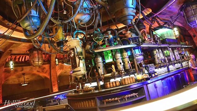 Disney World's Star Wars: Galaxy's Edge Reaches Capacity Minutes After Opening | THR News