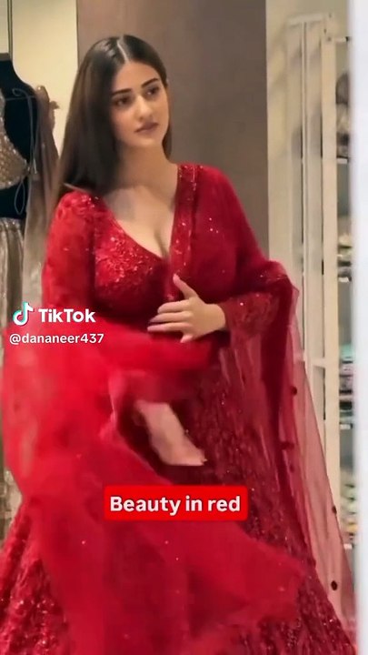 Sarah khan model