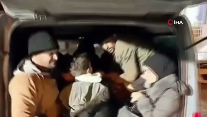 Küçücük araca balık istifi doldurulan 13 göçmen yakalandı