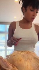 Meg Thee Stallion cooks Thanksgiving dinner for Klay Thompson's family